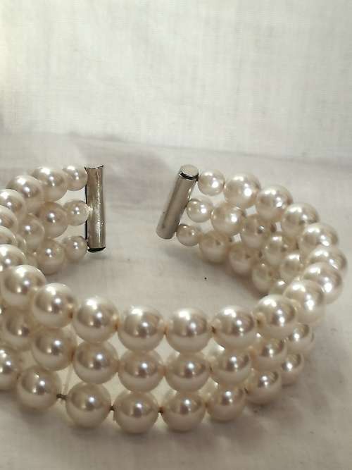 Costume Bracelet - 4 bands of lookalike Pearls